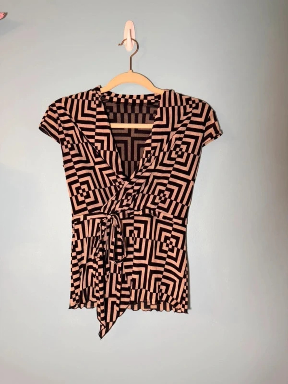 Y2K Geometric Print Wrap Top Tie Waist Cap Sleeve Brown Black